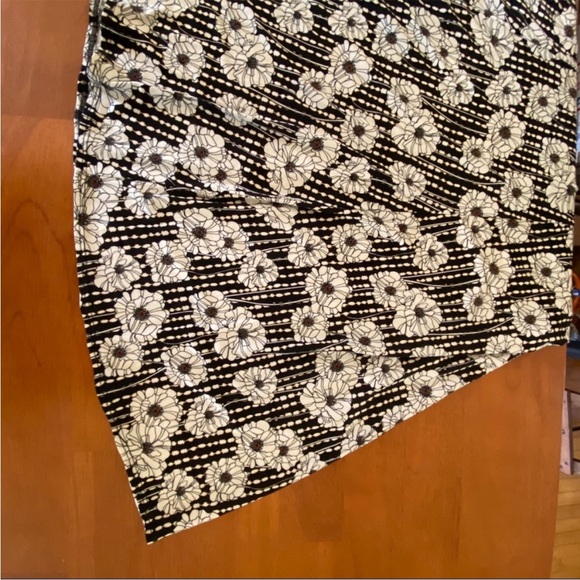 🌻 SALAAM Skirt Size XL - Picture 2 of 7